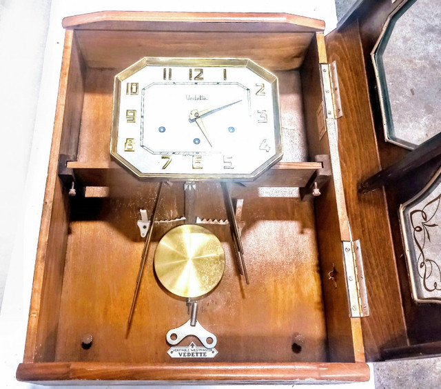 Antique Veritable Chime Vedette Westminster chime wall clock in Arts & Collectibles in Markham / York Region - Image 2