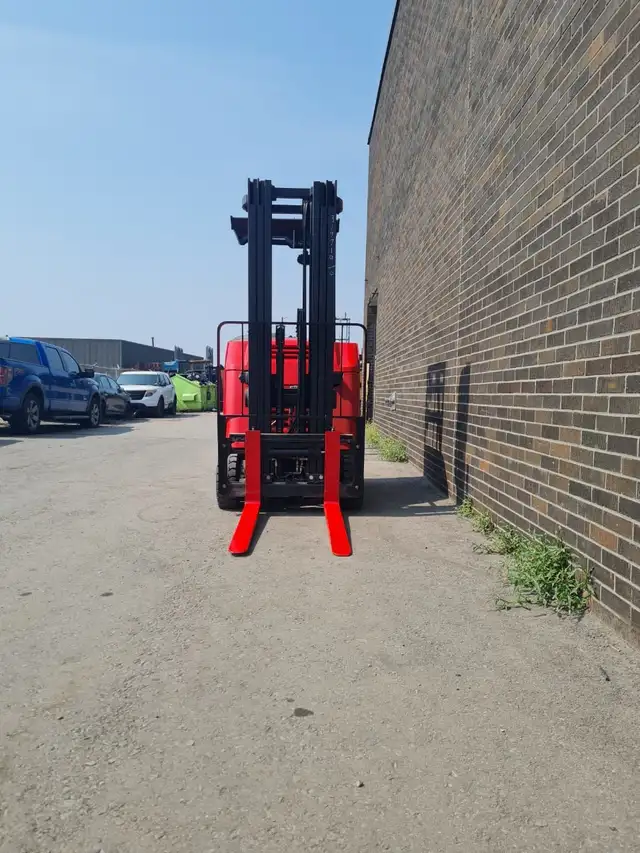 2017 RAYMOND DOCK STOCKER STAND UP FORKLIFT 3500LBS CAP 3 STAGE  in Heavy Equipment in Mississauga / Peel Region - Image 6