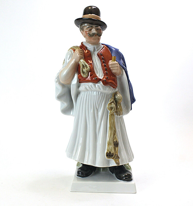 Herend figurine traditional Hungary People in Arts & Collectibles in Markham / York Region - Image 2