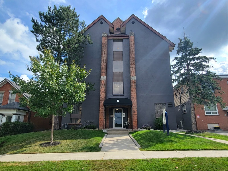 1 BR available at Embassy Apts Steps from Downtown! Long Term