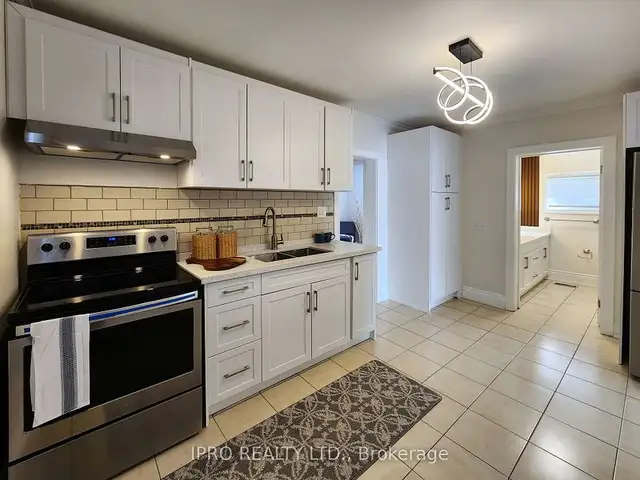 Beautifully renovated detached bungalow in Houses for Sale in Hamilton - Image 7