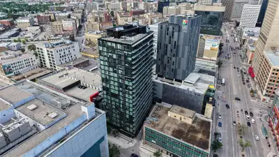 9A//Winnipeg/Looking for a stylish downtown condo that truly stands out? This impressive 761 sq. ft....