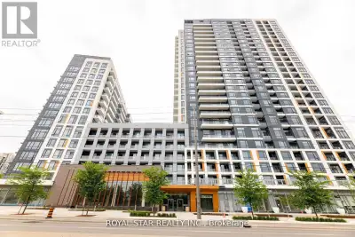 Perfect For Young Professionals And Couples! Welcome To Luxury Living In The Heart Of Thornhill. Clo...
