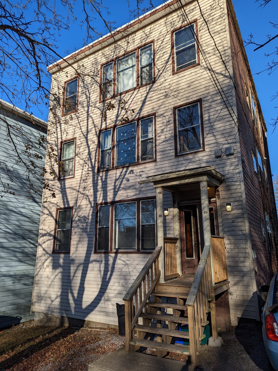 37 Victoria St #1 - 3BR North, Main Floor, Spacious, Deck, Yard 1