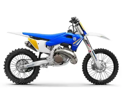 2025 Husqvarna TC 300 HERITAGE Husqvarna TC 300 HERITAGE 2025 2025 Husqvarna TC 300 HERITAGE Nous pa...