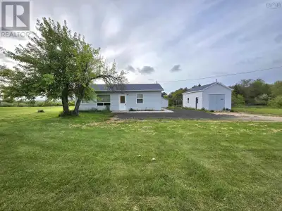 Set on approximately 5 acres in the community of Centrelea, just minutes away from the amenities of...