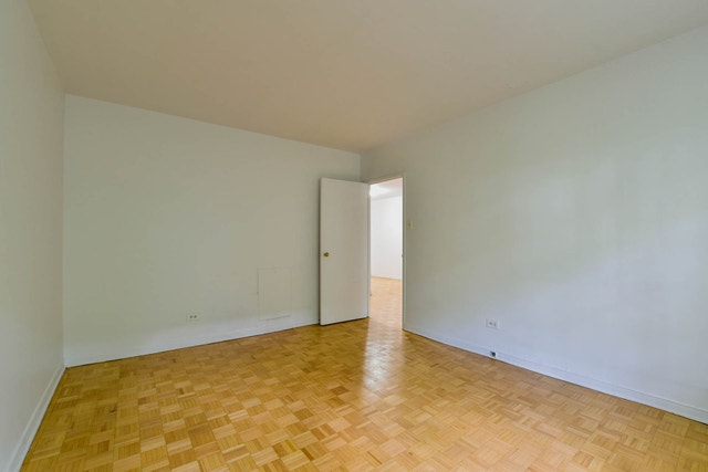 2400 Van Horne — photo 3