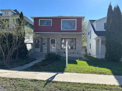 5B//Winnipeg/Rarely available,"purpose built" duplex built in 1959 on prime street in the heart of W...