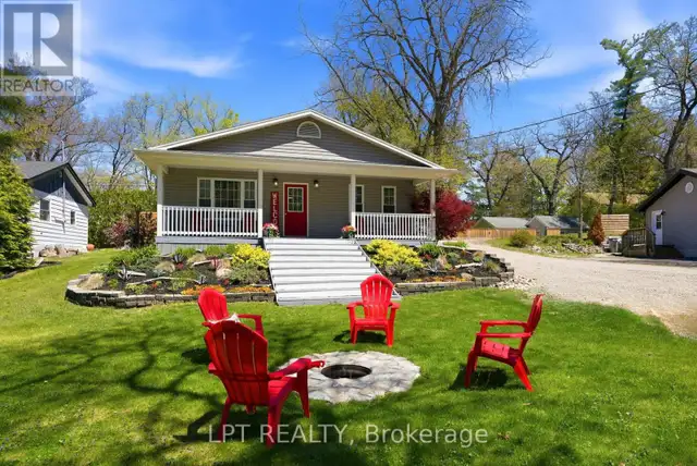 7652 RIVERSIDE DRIVE Lambton Shores (Port Franks), Ontario in Houses for Sale in Grand Bend - Image 5