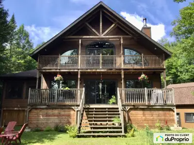 GARAGE 2 étages. Rez-de-jardin! Grande Ile du lac Lesage. Accès à l'année! Superbe propriété sur tro...