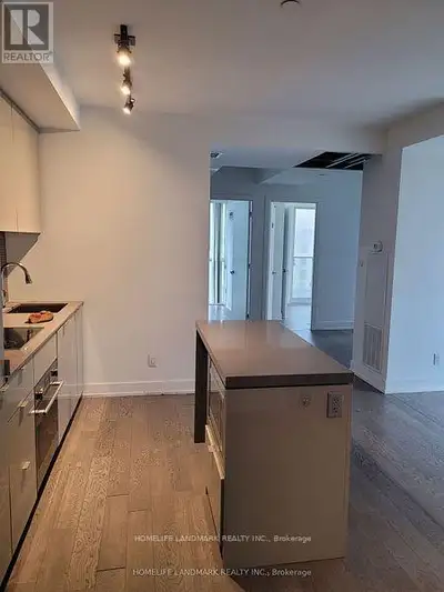 Luxury Condo,Beautiful And Specious 3 Bedroom +Den(4th bedroom) With Big Window. Face To NW Clear Vi...