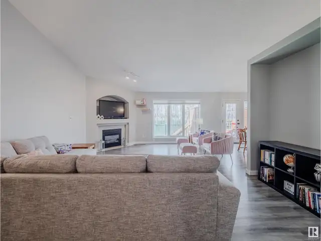 #18 64 BLACKBURN SW Edmonton, Alberta62864392095747124