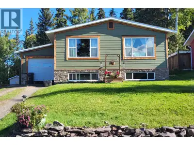 LOCATION, LOCATION! Backs onto Greenspace! Very nicely situated 4/5 bdrm family home on popular Jewe...