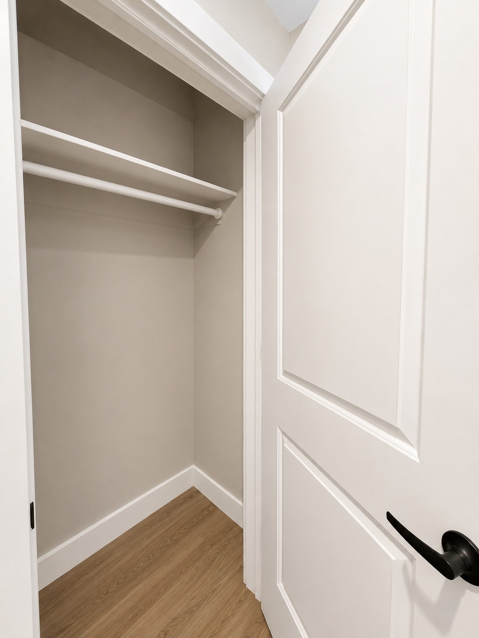 DETACHED 2-BEDROOM HOME – NOT A BASEMENT 3