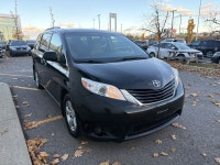 PRIX ET QUALITÉ IMBATTABLE venez découvrir notre TOYOTA SIENNA 2017 LE + BANCS CHAUFF + HITCH + 8 PL... (image 1)
