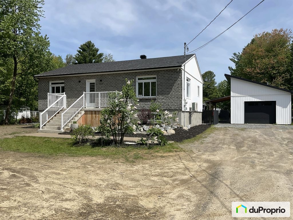 $599,999 - Bungalow for sale in St-Lin-Laurentides — photo 1