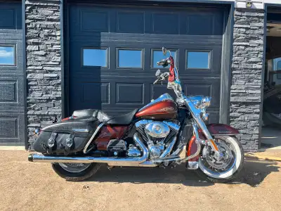New fuel pump tires are average root beer color bought new at prairie Harley. New rine hearts new pl...
