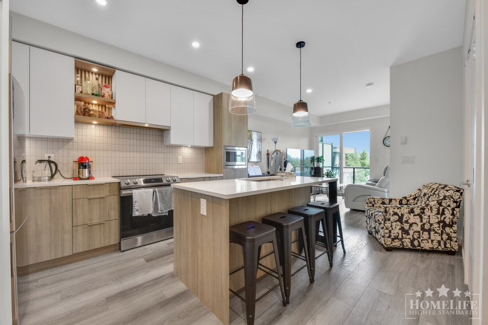 Bright & Modern 1 Bed 1 Bath Condo with Treetop Views 5