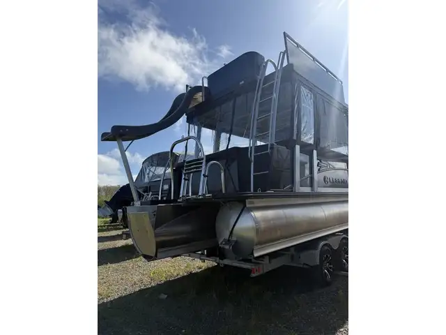 2023 Legend V-Series Aqua Tower Sport Pro w/ full enclosure, 115 in Powerboats & Motorboats in New Glasgow - Image 5