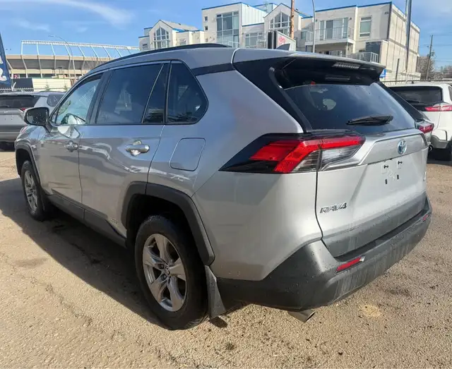 2022 TOYOTA RAV4 HYBRID LE WE FINANCE ALL CREDIT GOOD BAD UGLY in Cars & Trucks in Edmonton - Image 7