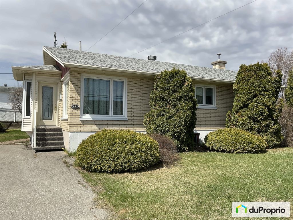 $284,500 - Bungalow for sale in Roberval — photo 1