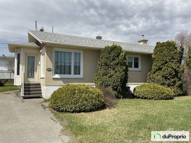 $284,500 - Bungalow for sale in Roberval — photo 1