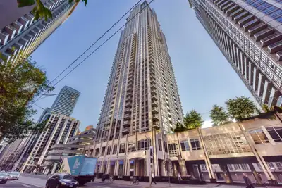 COLLEGE PARK: Large 1 Bedroom+Den Condo For Rent Toronto w/ PRKG
