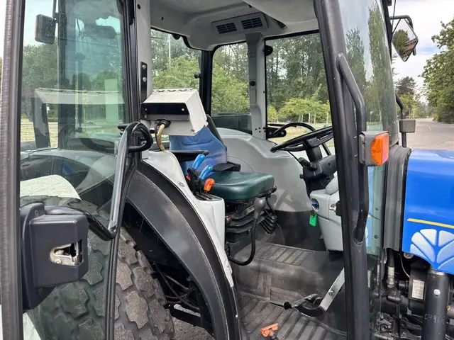 2009 New Holland T4020 Utility Tractor in Heavy Trucks in Delta/Surrey/Langley - Image 46