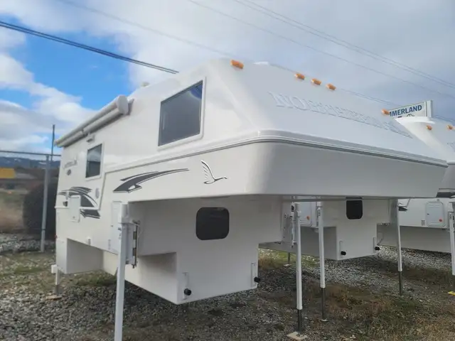 2025 Northern Lite Limited Edition 10-2EXLEDB Face-to-Face Dinet in Travel Trailers & Campers in Penticton - Image 2