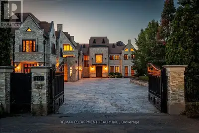 Welcome to one of Lake Simcoe's most extraordinary waterfront estates, where timeless luxury meets r...