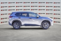 Navigate Calgary's diverse driving conditions with confidence and comfort in this 2022 Nissan Rogue... (image 6)