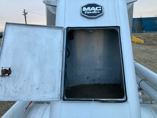 2011 MAC 1480 Cubic Ft Dry Bulk / Pneumatic Tank Trailer in Heavy Equipment in Delta/Surrey/Langley - Image 33