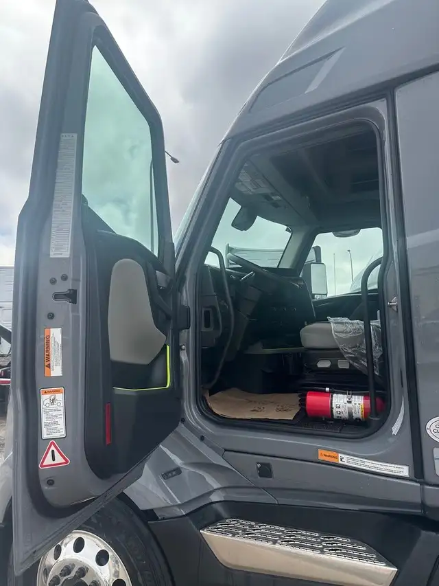 2026 Volvo VNL64T660 New Volvo 660, Ready to work! in Heavy Trucks in Winnipeg - Image 6