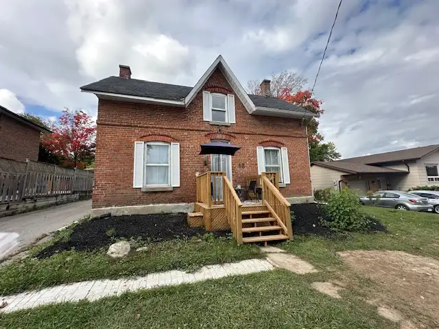 Barrie, Upper level, 1 or 2 bedroom unit, +Hydro only