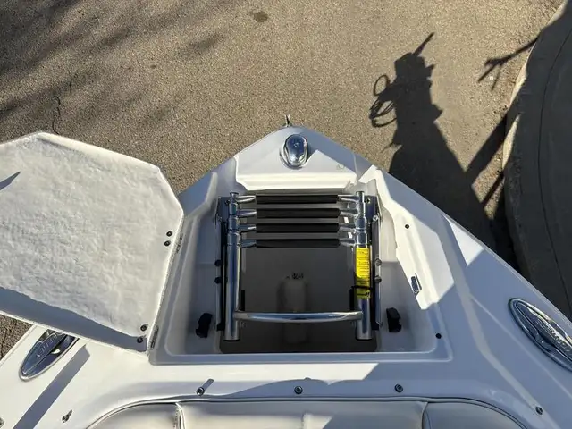 2017 Monterey 238 SS SURF in Powerboats & Motorboats in Saskatoon - Image 20