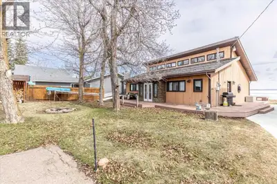 This LAKEFRONT PROPERTY is set up to be enjoyed year round. Inside the 1317.5sq/ft bungalow you'll b...