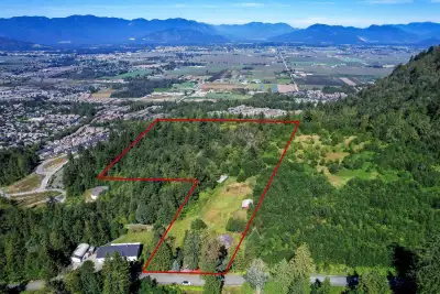 Seize the opportunity to acquire a prime 18.45-acre property in East Promontory, Chilliwack. This ex...