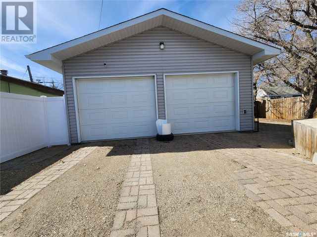 519 KING STREET Weyburn, Saskatchewan in Houses for Sale in Regina - Image 4