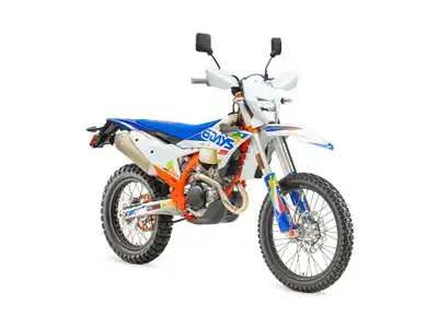 2026 KTM 500 EXC-F 6DAYS KTM 500 EXC-F 6DAYS 2026 Les photos peuvent être à titre indicatif et sans...