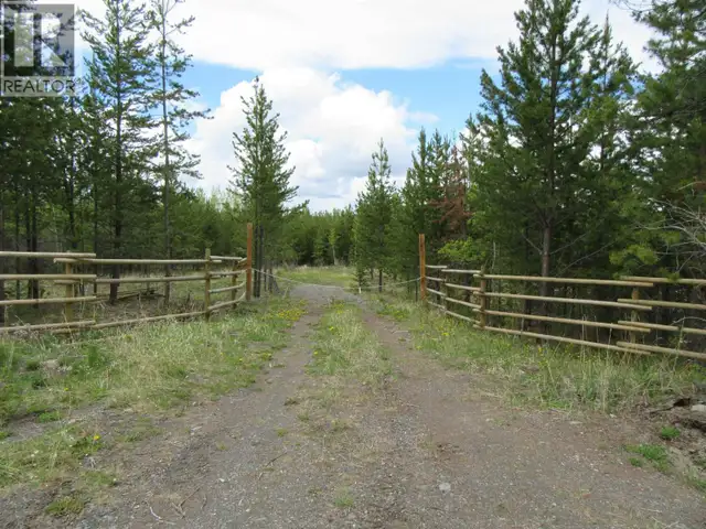 LOT B LONE BUTTE HORSE LAKE ROAD Lone Butte, British Columbia in Land for Sale in 100 Mile House - Image 2