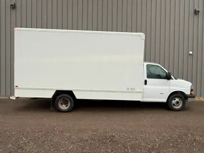 2022 GMC Savana 3500 – 15’ Cube Van – Ready for Work! This 2022 GMC Savana 3500 Cube Van is a depend...