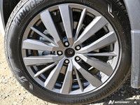 This 2022 Nissan Pathfinder SL AWD is ready for adventure. Boasting a spacious three-row seating con... (image 6)