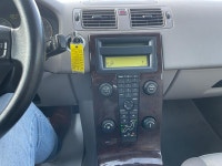 Zoomer Auto 2006 Volvo S40 Comes Sunroof, Backup Sensors, Alloy Wheels, Keyless Entry and Much More... (image 9)