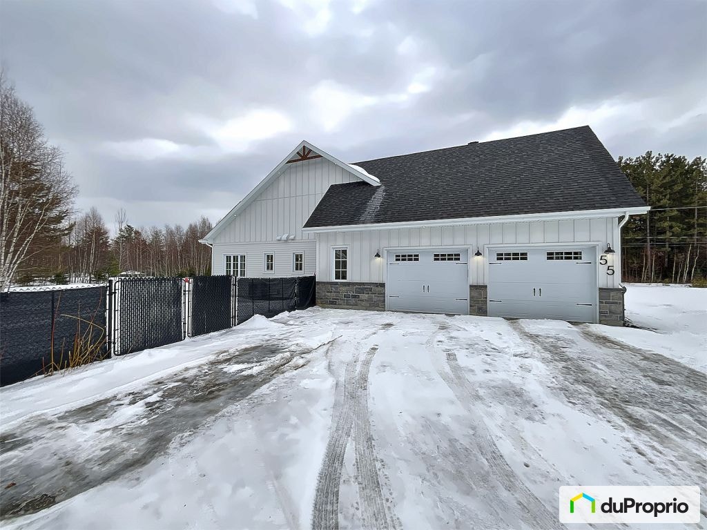 $899,000 - Bungalow for sale in St-Boniface — photo 1