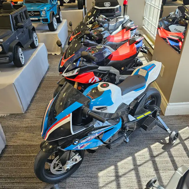 Black Friday!! 12V BMW HP4 RACE MOTORCYCLE BIKE FOR KIDS! RUB in Toys & Games in Mississauga / Peel Region - Image 2