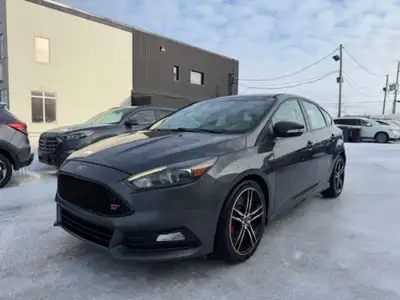 Ford Focus ST 2016 Manuelle 6 vitesse 132 000km 4cyl 2.0L Une voiture vraiment incroyable a conduire...