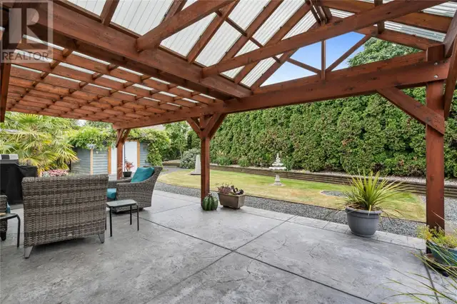 870 Cavin Rd French Creek, British Columbia in Houses for Sale in Parksville / Qualicum Beach - Image 7