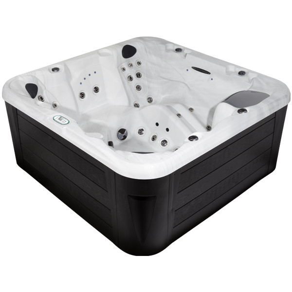 BRAND NEW HOT TUB in Hot Tubs & Pools in St. Catharines - Image 2