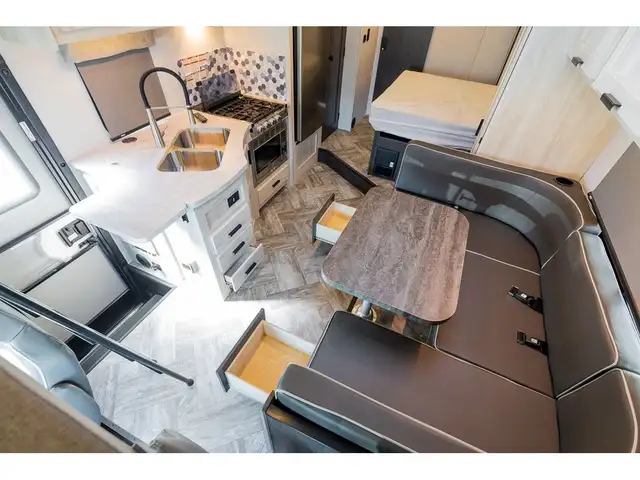 2022 Forest River Sunseeker 2440 2025 2 extension 2022 Classe C in RVs & Motorhomes in Laval / North Shore - Image 25