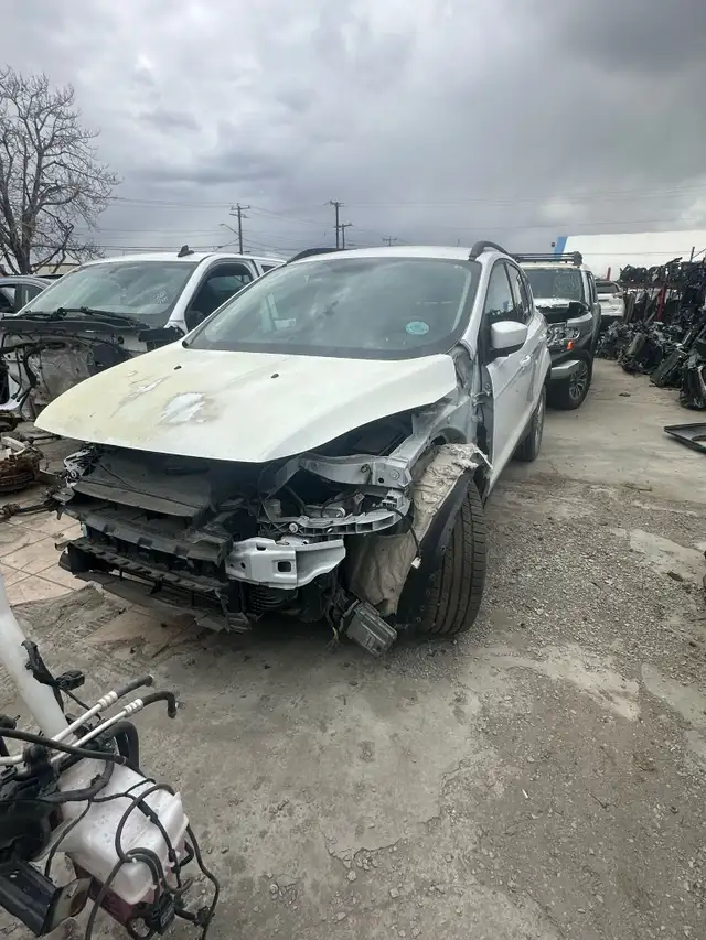 2013 FORD ESCAPE 2.0L 4X4 SUV FOR PARTS! PARTS STARTING FROM $50 in Auto Body Parts in Calgary - Image 3